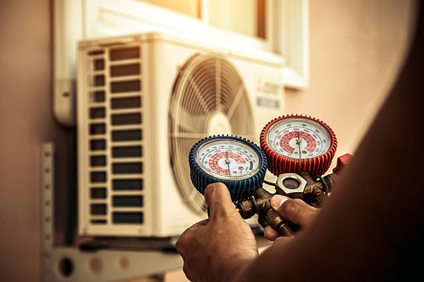 Professional Hvac Installation technician working in Cedar Rapids, IA